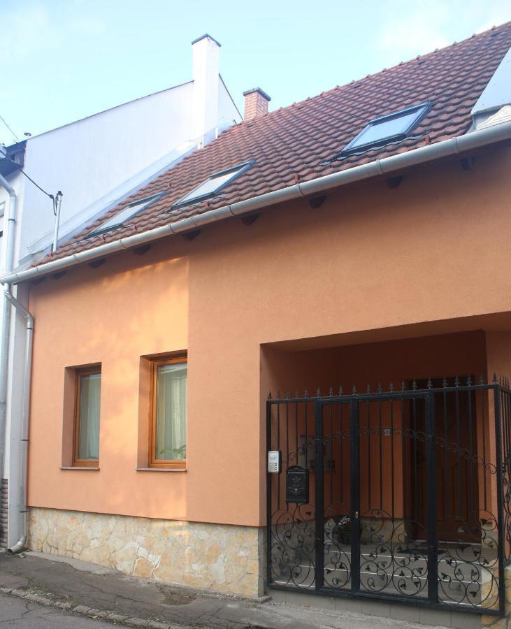 Egri Csillagocska Apartman מראה חיצוני תמונה